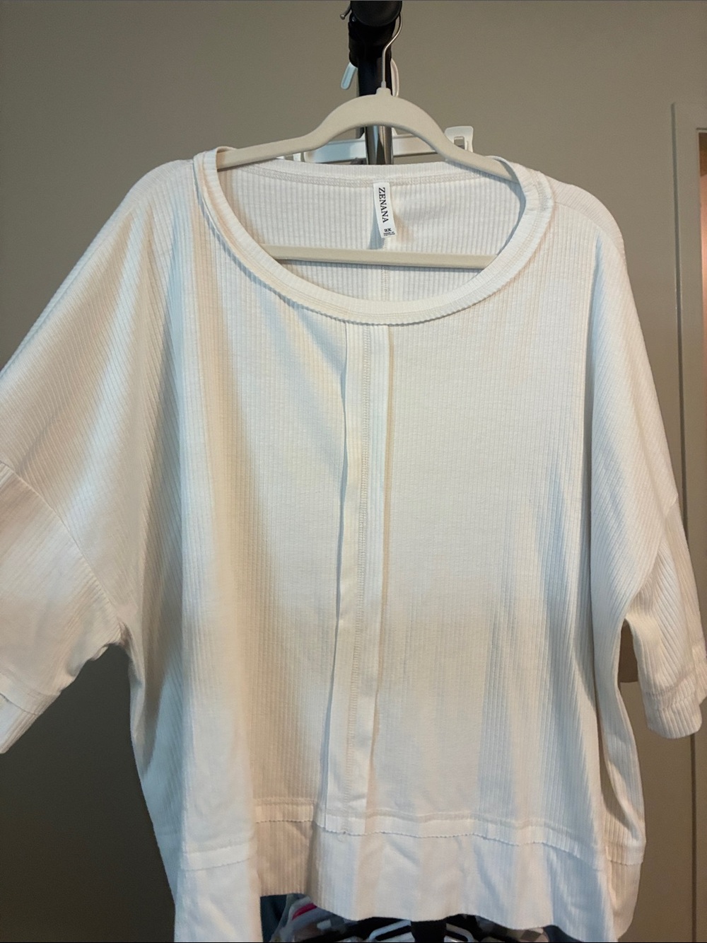 Zenana Outfitters White Ribbed Short Sleeve Center Seam Top